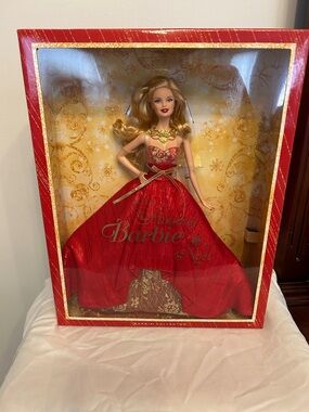 Mattel Barbie 2014 Holiday Barbie Doll in Red and Gold